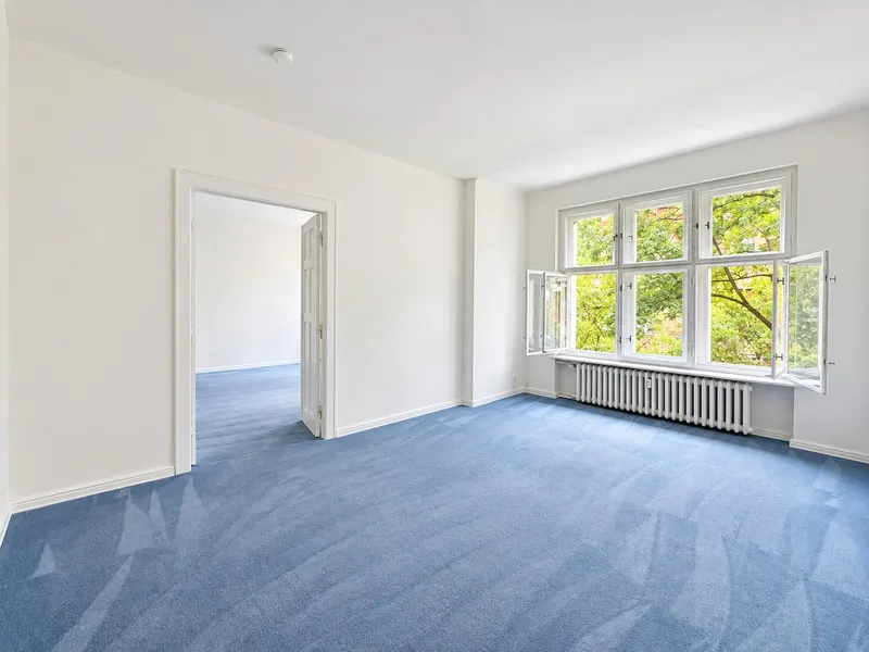 Altbaujuwel in Charlottenburg - 4 Zimmer, Balkon & Aufzug nahe Ku’damm — photo 1